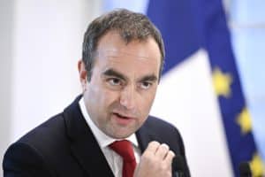 Hôtel Matignon Paris - suicides fonctionnaires harcèlement moral enquête judiciaire services Premier ministre Lecornu août 2026