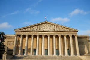 Pavillon d’accueil Assemblée nationale projet Braun-Pivet 53 millions démolition 1888 scandale patrimoine 2026