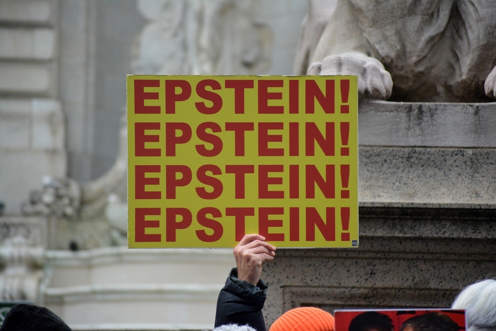 Jeffrey Epstein affaire chantage pédocriminel caméras surveillance appartement Manhattan victimes 2026