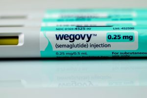 Traitements GLP-1 obésité Big Pharma Wegovy Ozempic Mounjaro profits Covid pharmaceutique 2026