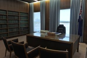 Bureau officiel britannique avec drapeau du Royaume-Uni