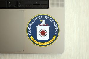 Autocollant du sceau de la CIA sur un ordinateur portable